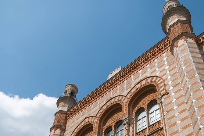 2-Hour Jewish Quarter Walking Tour in Budapest with Historian - Meet Daniel Kalman and the “walking expert” format