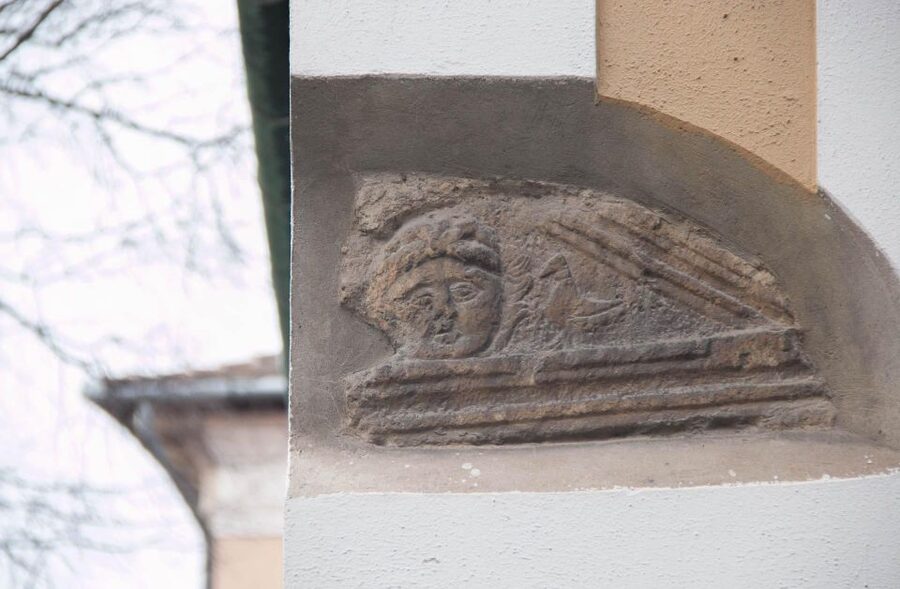 2 Hours Buda Castle Walking Tour - Walk with a Historian - Key points to know before you go