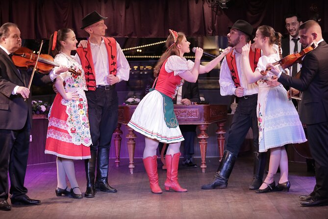 4 Course Dinner Cruise with Operetta, Folk Show and Welcome Drink - The 4-Course Dinner: Choice, Timing, and Portion Reality