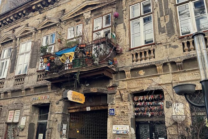 A Self-Guided Tour Through Budapest's Jewish Quarter - Ghetto Wall Fragment: A Short Stop With Heavy Weight