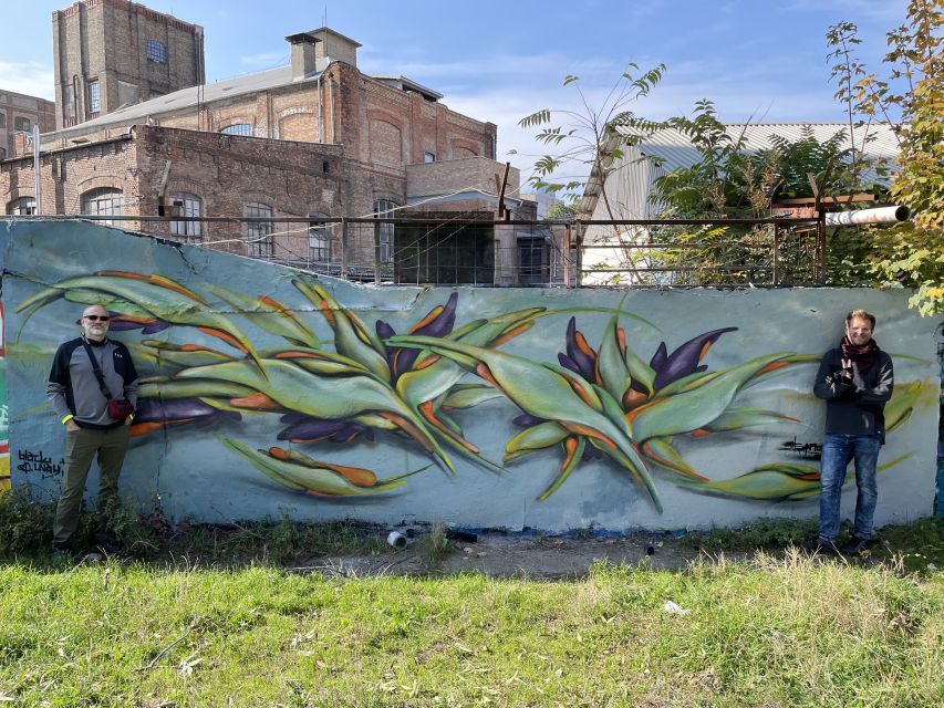 Alternative Bike tour: Graffiti Wall and Peace - Riverside picnic: the pause that makes the whole thing worthwhile
