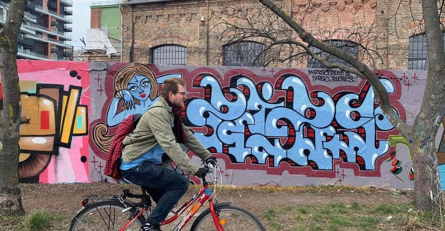 Alternative Bike tour: Graffiti Wall and Peace - The bike ride: Danube calm plus Margaret Island time