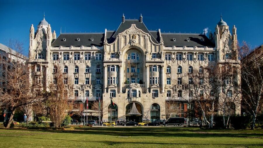 Art Nouveau Tour in Budapest: 3-Hour Private Tour - Why Budapest has no skyscrapers, and what that implies
