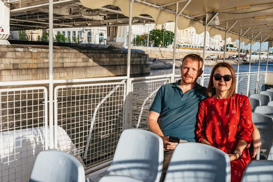 Best of Budapest Cruise - Upper Deck vs Inside Seating: How to Get the Best Photos Without Stress
