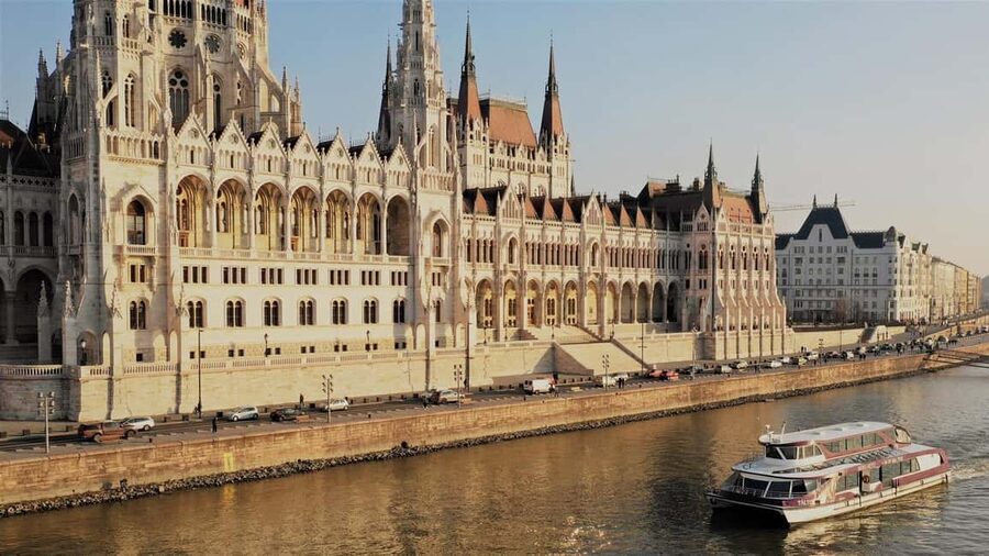 Best of Budapest Cruise - Food and Drinks on Board: What You Can Expect to Pay, and the Bar Rules