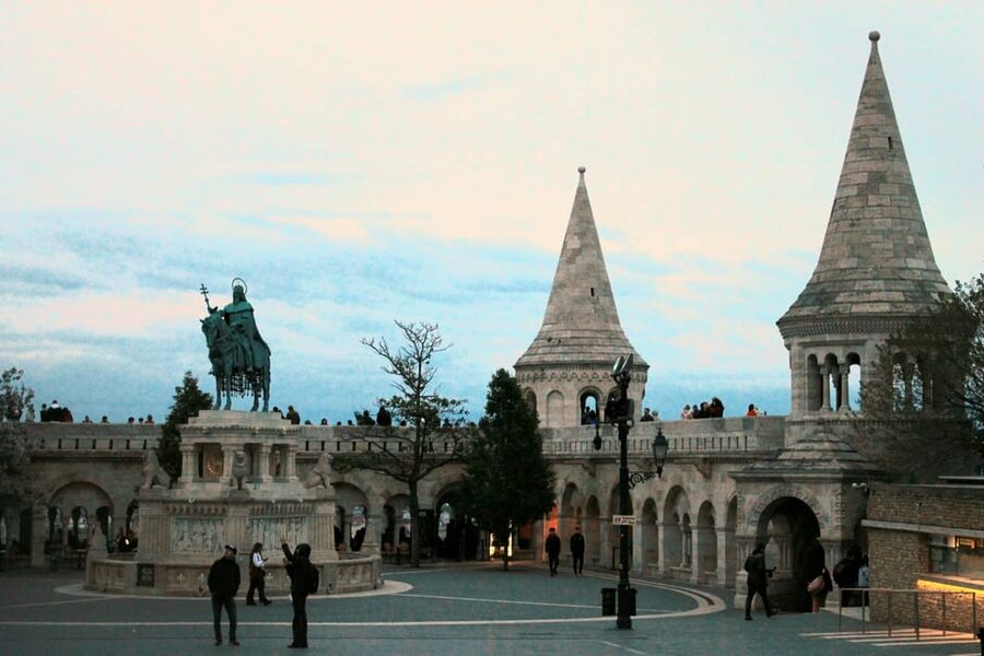 BloodThirsty Hungary: Walking tour & Dark Historical Stories - Meet Your Actor Guide Near St. Stephen I and Matthias Church
