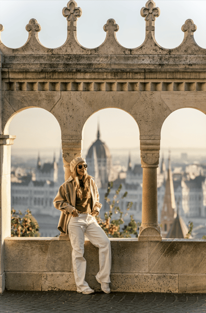 Buda Castle: Private photoshoot with a local guide - The 20+ edited photos and the 48-hour timeline
