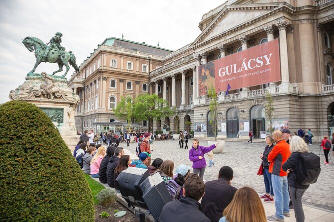 Buda Castle Tour: Fisherman's bastion and hidden gems - Meeting point, walking pace, and how to dress