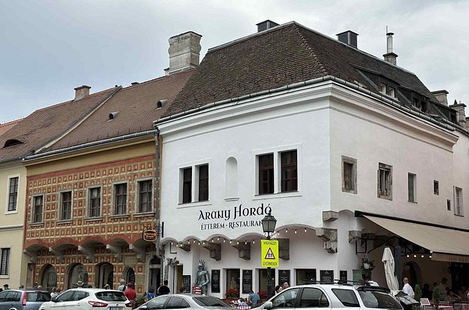 Buda Castle Tour: History and Architecture - Úri Street: noble power, gateways, and thick walls