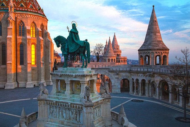 Buda Castle Walking Tour with Matthias church entry, Cake&Coffee - Timing and weather: a 3-hour plan that works even when it rains