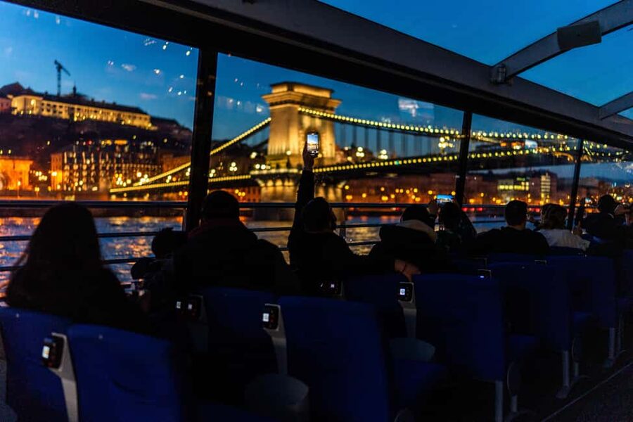 Budapest: 1-Hour Evening Sightseeing Cruise with Drink - Key Takeaways Before You Go