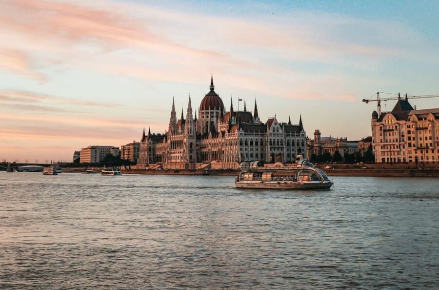 Budapest: 1-Hour Evening Sightseeing Cruise with Drink - Should You Book the Legenda Evening Danube Cruise?