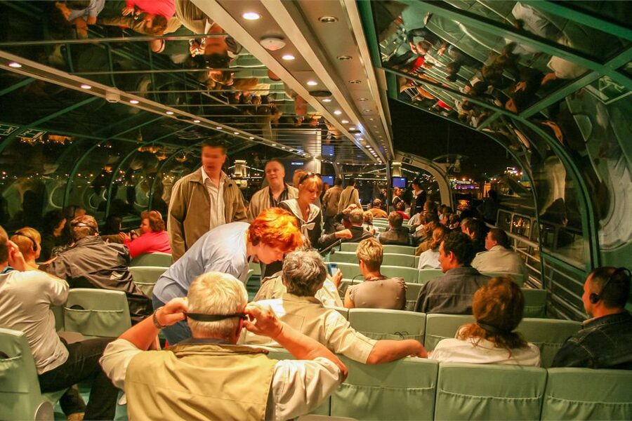 Budapest: 1-Hour Evening Sightseeing Cruise with Drink - The Audio Guide: 30 Languages, One Simple Way to Use It
