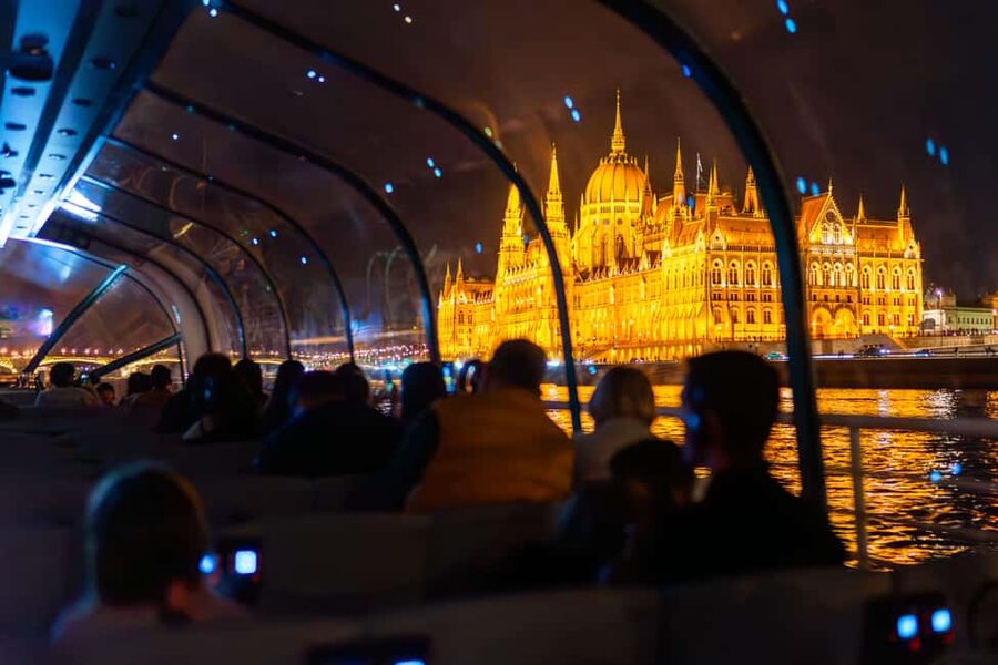 Budapest: 1-Hour Evening Sightseeing Cruise with Drink - Included Drink and Free Wi-Fi: The “Small Stuff” That Makes the Hour Easier