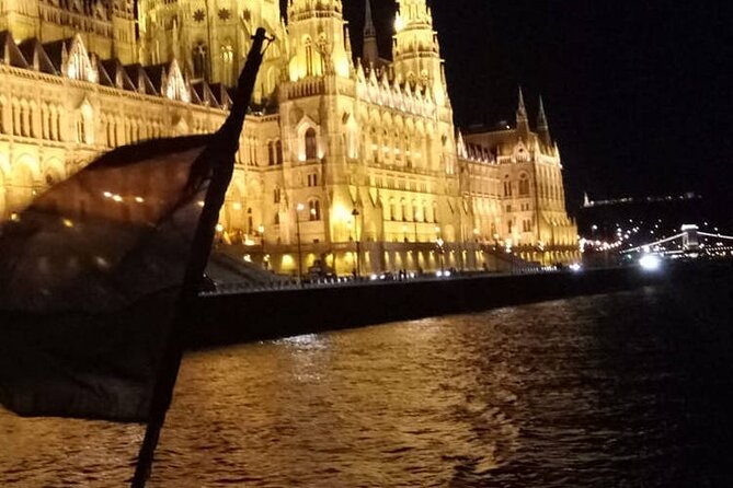 Budapest: 1-Hour Highlights Cruise with Welcome Drink - Danube Night Views, Without the Half-Day Commitment