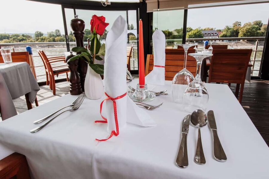Budapest: 3-Course Dinner for 2 - stationary Boat Restaurant - What you actually get for $167 for two, and where the value shows