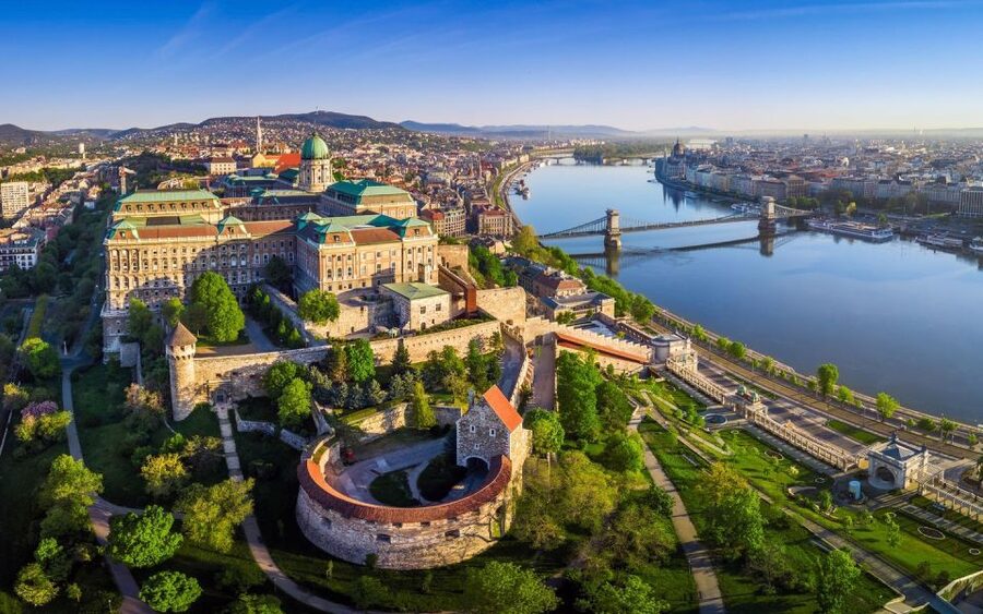 Budapest: 3-hour City Tour with Castle Walk + 1-hour Cruise - Castle Hill Walk: Fisherman’s Bastion and Matthias Church Exterior