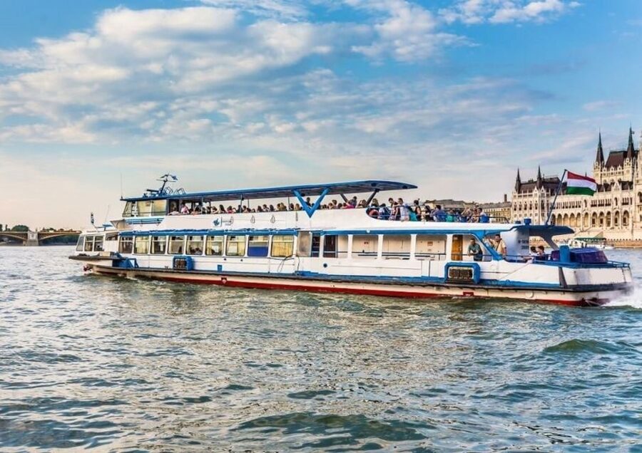 Budapest: 3-hour City Tour with Castle Walk + 1-hour Cruise - One-Hour Danube Cruise: What You’ll See From Vigadó tér