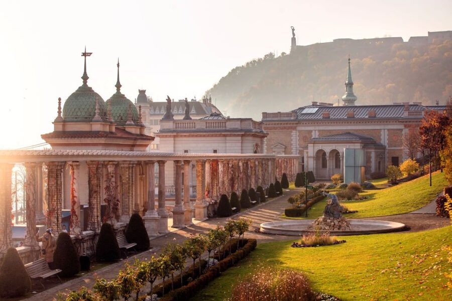 Budapest: 3-hour City Tour with Castle Walk + 1-hour Cruise - Parliament Area, Margaret Bridge, and the Start of the Two-Sided City