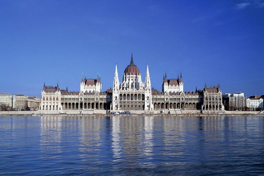 Budapest: 3-Hour Grand City Tour and Castle Walk - Gellert Hill Photo Stop: The Danube View Moment You Want
