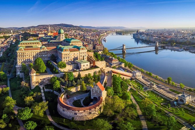 Budapest: 3-Hour Live-guided Bus Tour and 1-hour River Cruise - Heroes’ Square and the Millennium Memorial in 30 Minutes