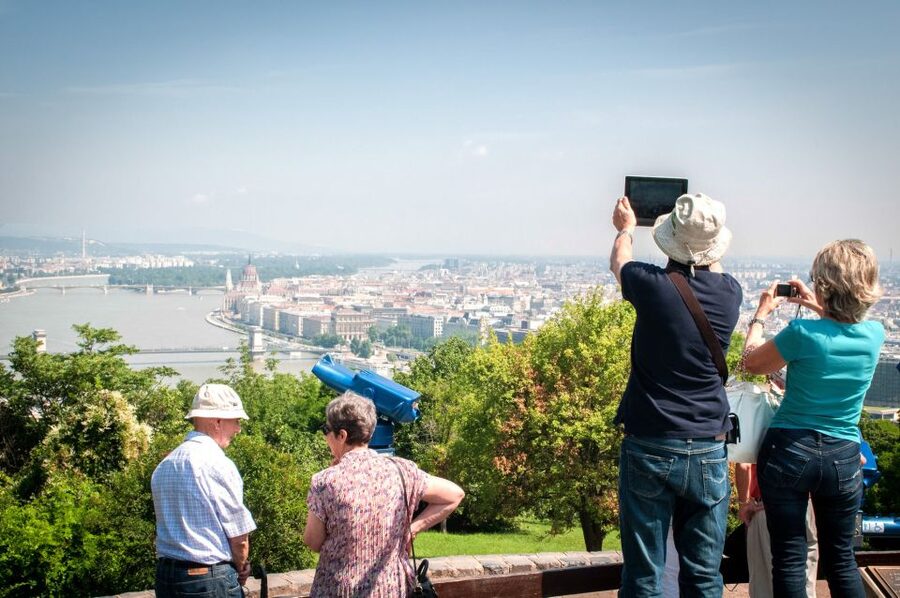 Budapest: 3-Hour Live Guided Sightseeing Tour - Price and Value: $35 for Orientation, Not a Museum Marathon