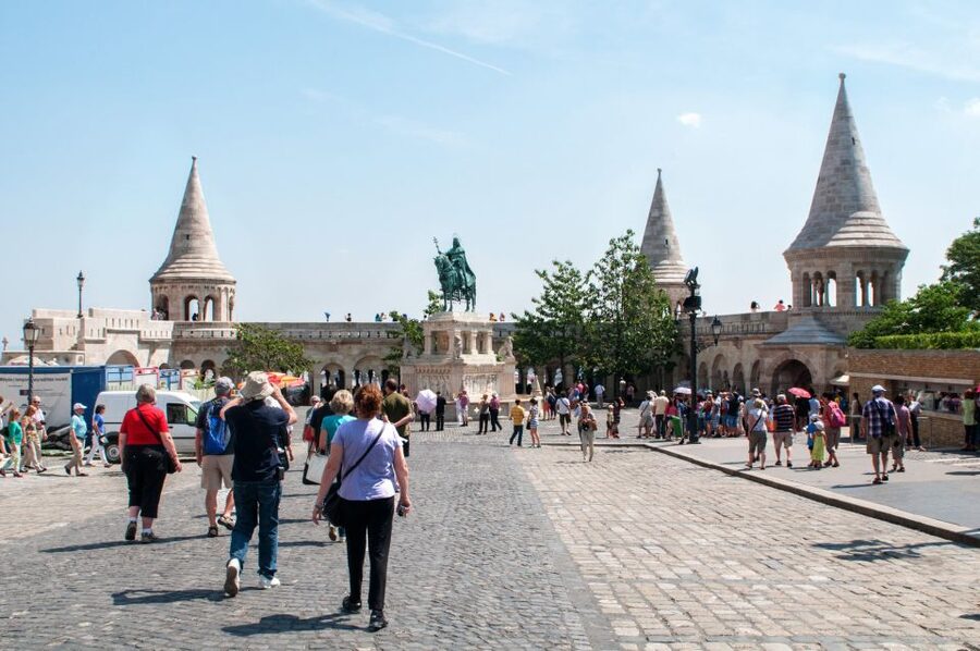 Budapest: 3-Hour Live Guided Sightseeing Tour - Why This Danube Highlights Route Works in Just 3 Hours