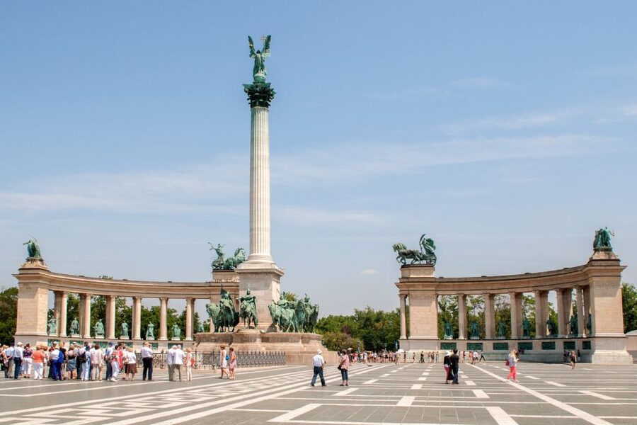 Budapest: 3-Hour Live Guided Sightseeing Tour - Heroes’ Square: Statues, Symbols, and a Clear Pause in the Day