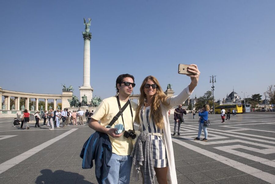 Budapest 3-Hour Private Walking Tour with Route Options - Jewish Quarter route: synagogue, museum, cemetery, Wallenberg memorial