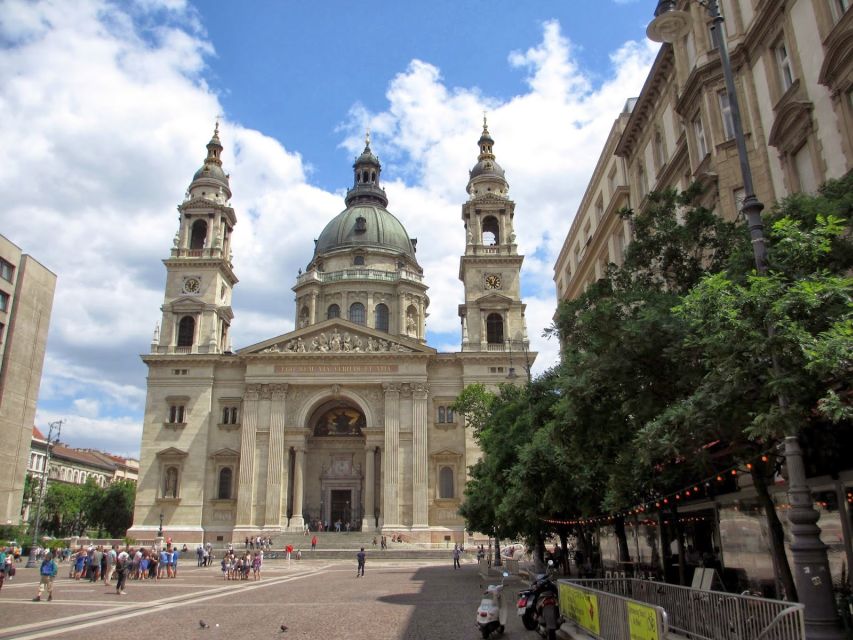 Budapest: 3-Hour Walking Tour of Pest with a Historian - St. Stephen’s Basilica, ticket included, and why the interior matters