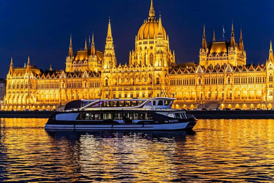Budapest: 4-Course Dinner Cruise with Bar Piano - Boarding at Dock 11, Next to Elizabeth Bridge