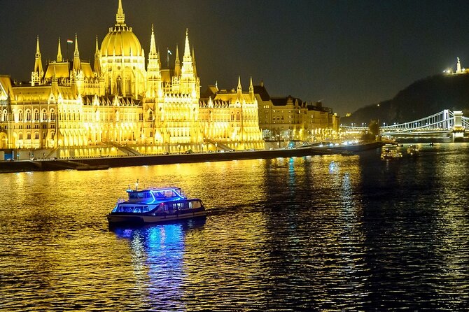 Budapest 4 course Dinner Cruise with Bar Piano and Welcome Drink - How the 7:00 pm Danube cruise works, and where to board