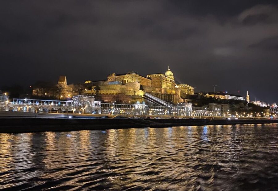Budapest: 4-Course Dinner River Cruise with Live Folk Music - The 4-course Hungarian dinner: more than just food, it is part of the show