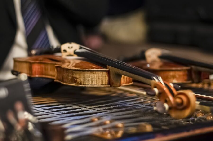 Budapest: 4-Course Dinner River Cruise with Live Folk Music - Live folklore with the Ökrös Band: music and dancing, not just background