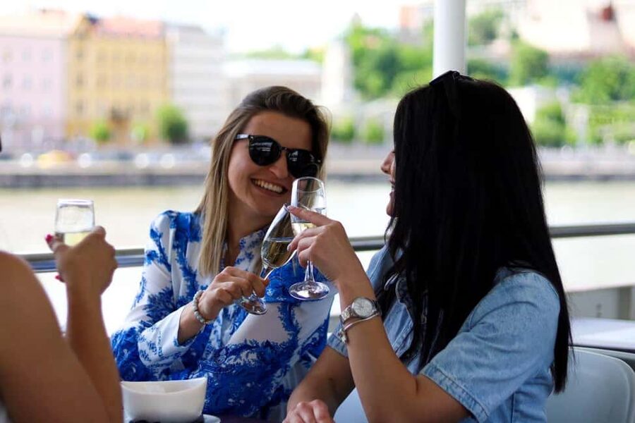 Budapest: 60-Minute Panoramic Cruise with Drink included - How the 60-minute Danube cruise keeps your schedule tight