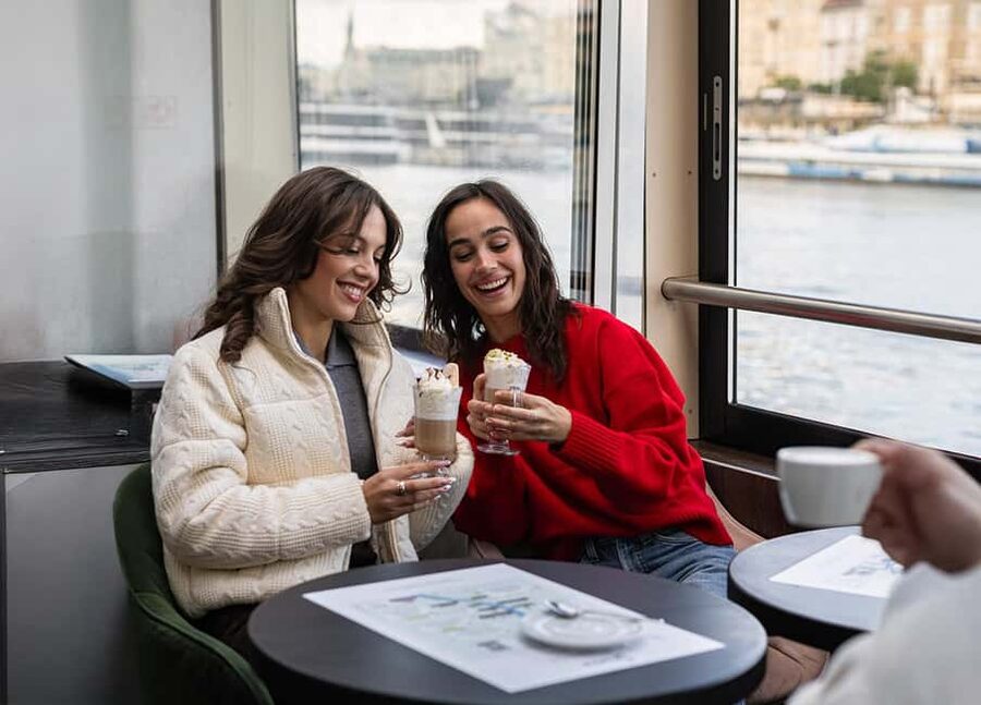 Budapest: 60-Minute Panoramic Cruise with Drink included - Seasonal drinks: the free choice is your cozy win