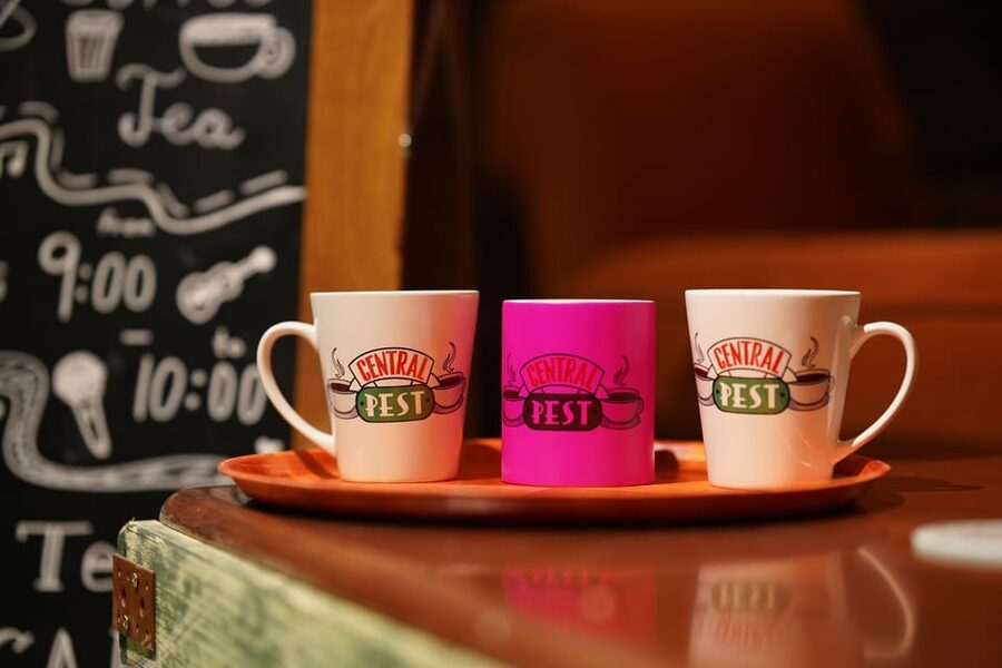 Budapest: 90s Sitcom Escape Room Adventure with Drinks - The 90 Minutes: From a Kitchen Scene to Central Perk Moments