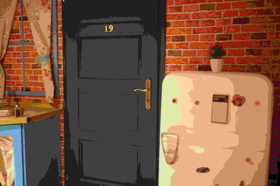 Budapest: 90s Sitcom Escape Room Adventure with Drinks - Rules and Comfort Checks Before You Go
