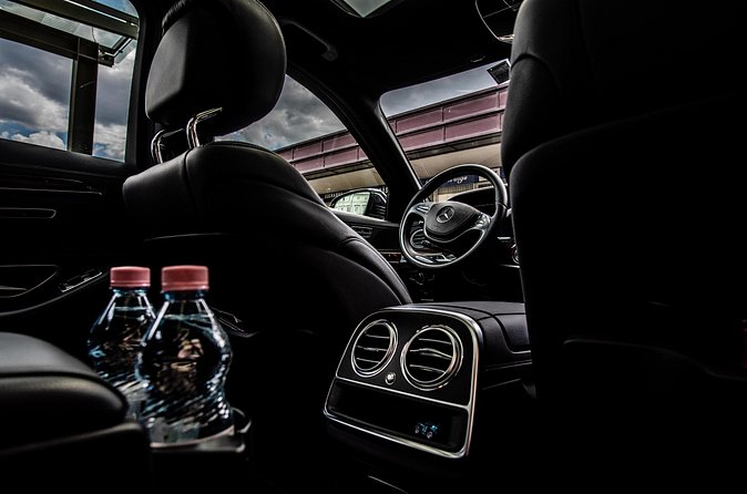 Budapest Airport Private Luxury Transfer by MB SClass/BMW7/AudiA8 - Meeting points that actually reduce stress