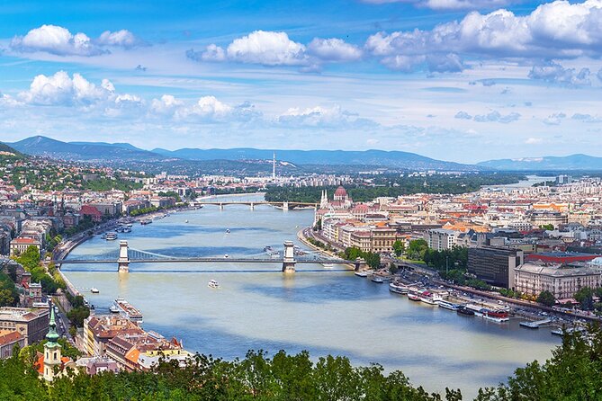 Budapest Audio Guide Cruise with Day, Sunset and Night Options - Crowds, Seating, and Photos: How to Avoid the Worst Angles