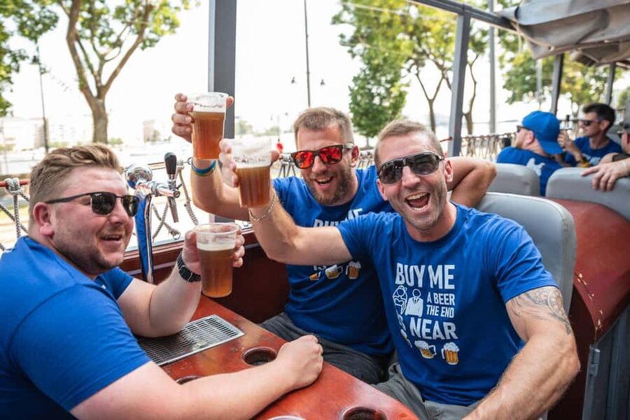 Budapest: BeerBus Sightseeing Tour with unlimited beer - Unlimited beer on tap, and the Prosecco question