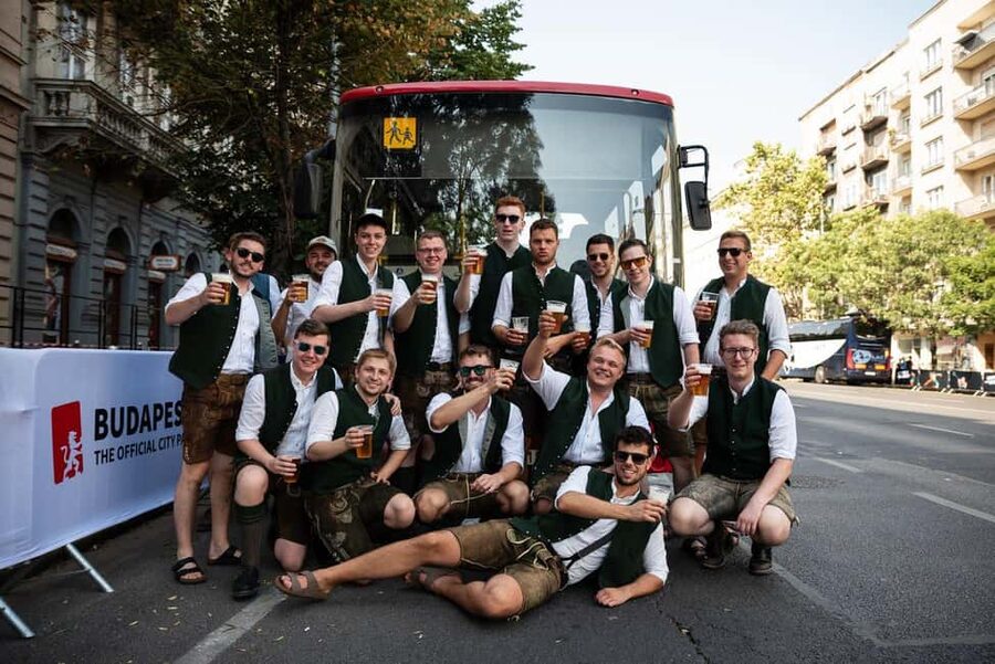 Budapest: BeerBus Sightseeing Tour with unlimited beer - Retractable roof comfort, weather reality, and what to plan