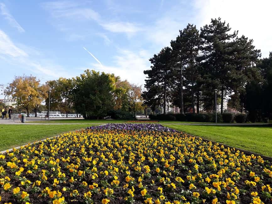 Budapest: Best Gardens Walking Tour & Folk Music Performance - Gul Baba’s Tomb: a quick step into Budapest’s layered past