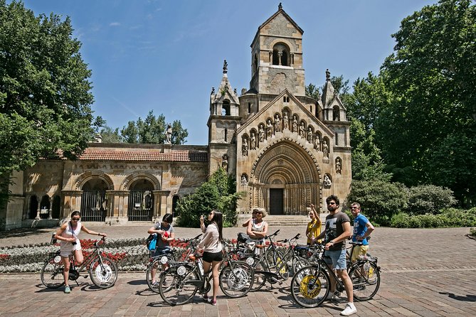 Budapest Bike Tour - Meeting at Yellow Zebra and getting rolling