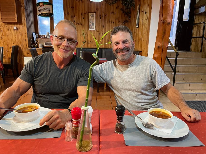 Budapest Bites: A street food adventure (3 iconic dishes) - The walk matters: buildings, districts, and quick orientation