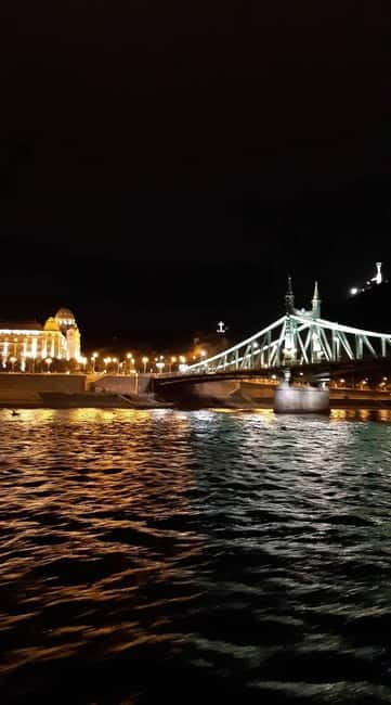 Budapest Boat Cruise with Personal Live Tour Guiding(+Drink) - The live guided hour: how the stories actually help you