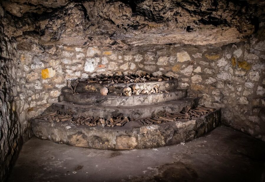 Budapest: Buda Castle Cave Tour - What The Cave Walk Actually Feels Like (Distance, Lighting, No Cell Service)