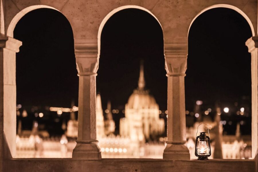 Budapest: Buda Castle District Vampires and Myths Night Tour - Matthias Church: the big gothic moment