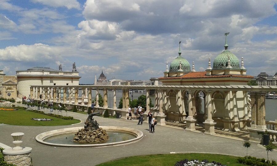Budapest: Buda Castle Private Walking Tour - Extending to Watertown: narrow streets between Danube and Castle Hill