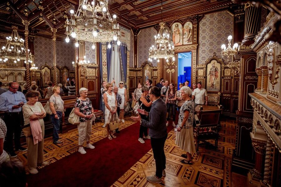 Budapest: Buda Castle Walk with Saint Stephen's Hall - Terrain, timing, and weather: make this easy on yourself